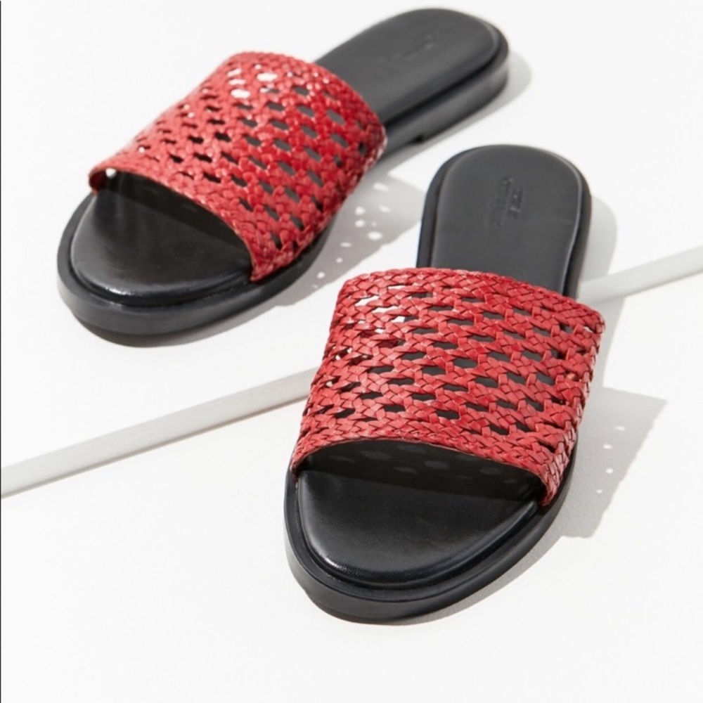 Urban Outfitters Basket Weave Slide Size 9
